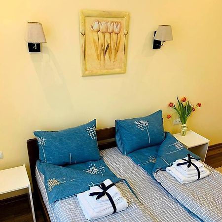 Homey Apartment On Vicheva Str. Lviv Bagian luar foto
