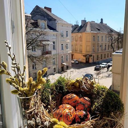 Homey Apartment On Vicheva Str. Lviv Bagian luar foto