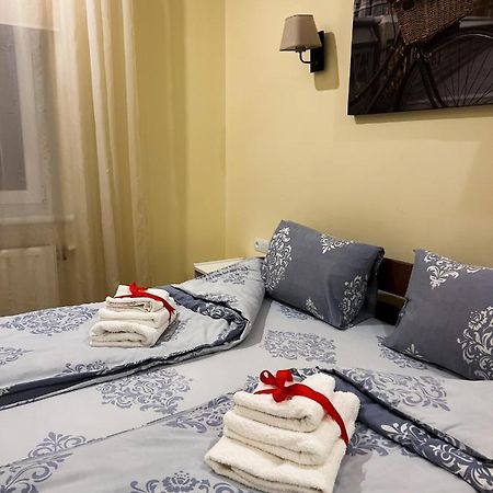 Homey Apartment On Vicheva Str. Lviv Bagian luar foto
