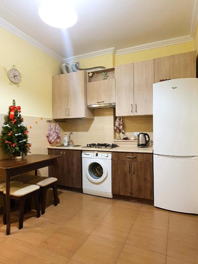 Homey Apartment On Vicheva Str. Lviv Bagian luar foto