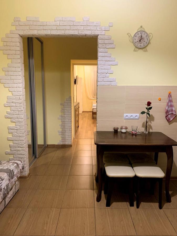 Homey Apartment On Vicheva Str. Lviv Bagian luar foto