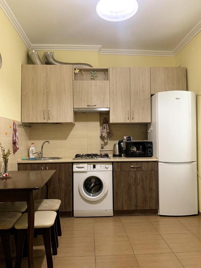 Homey Apartment On Vicheva Str. Lviv Bagian luar foto